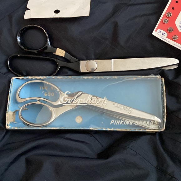 Antique miscellaneousness sewing notions . Includes 2 sets of pinking shears - Picture 3 of 3